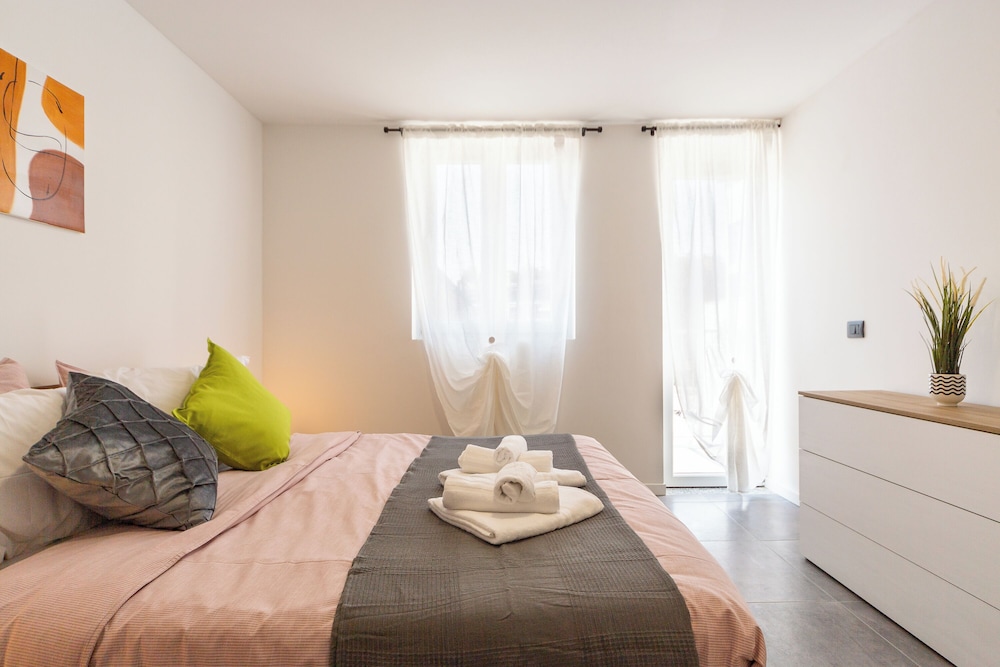 KHL apartments
