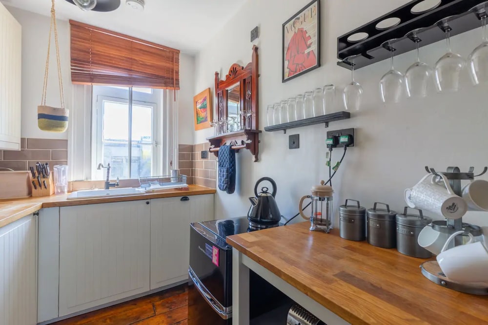 Trendy 2 Bedroom Apartment in the Heart of Brixton