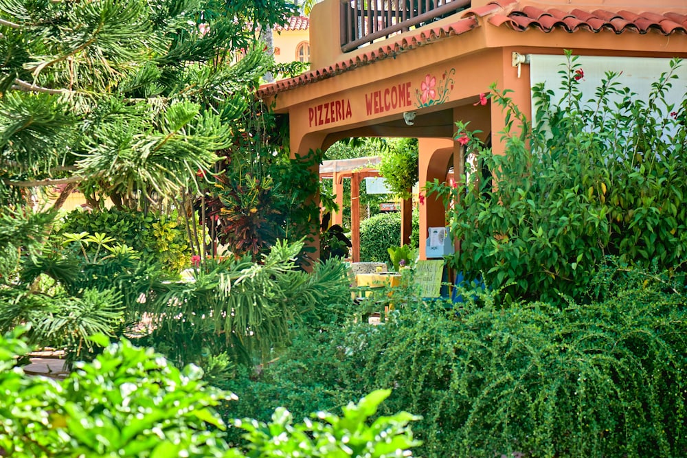 Los Corales Beach Village