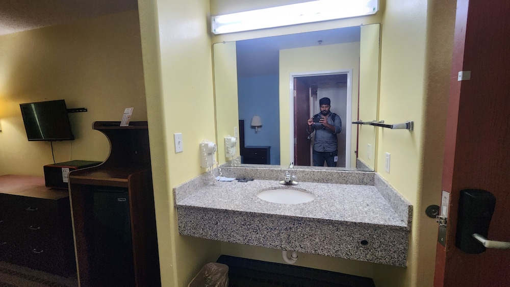 Capital O Fairway Inn - Baytown La Porte TX