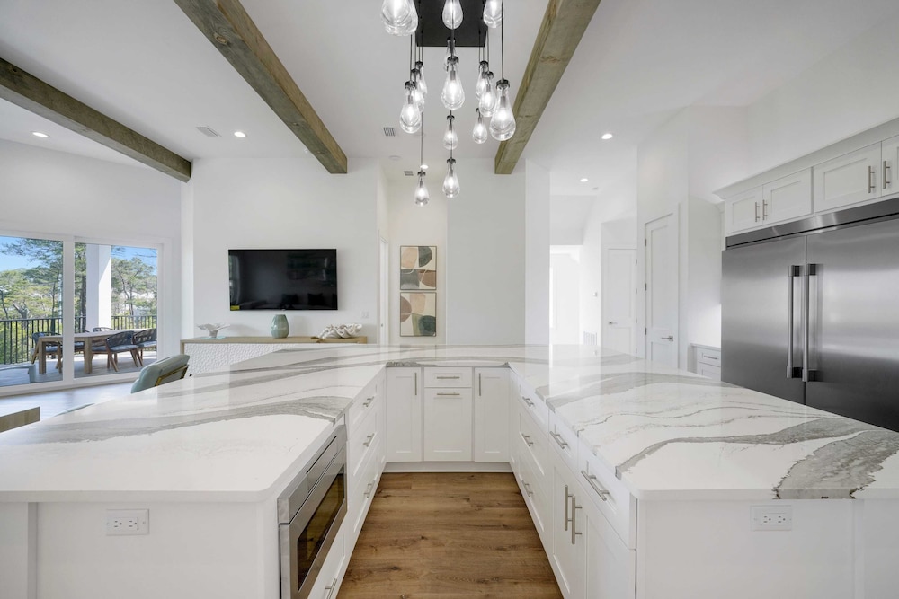 Sleeps 39 2 Luxe Homes w/ Free Golf Cart, Private Pool+spa 3 Blocks to Beach