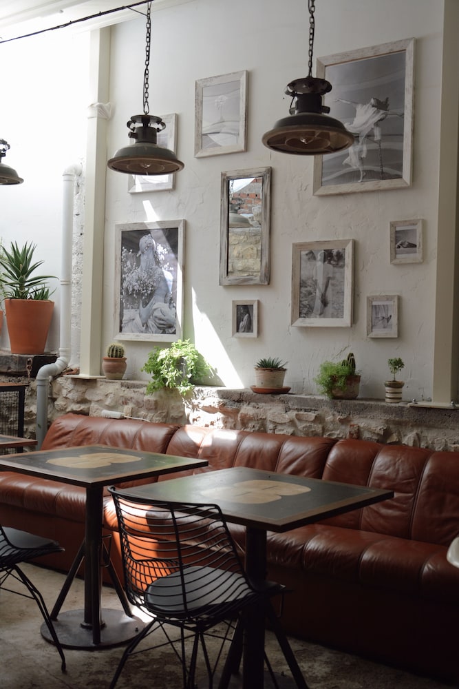 8 Design Urla