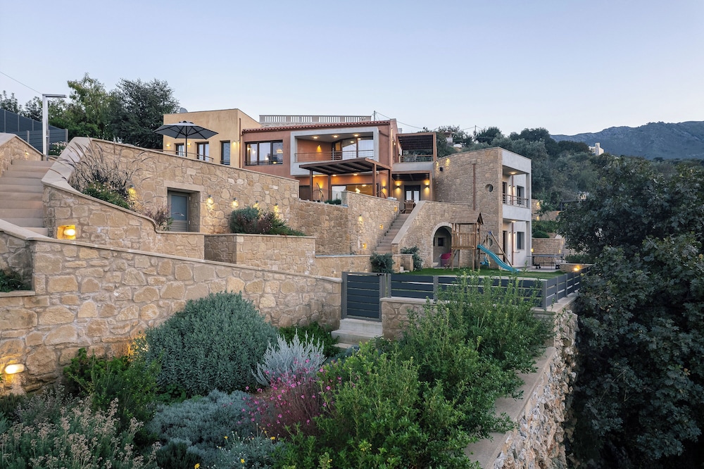 Vardina Villa