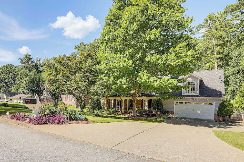 6 Mi to Stone Mountain Park: Home w/ Deck!