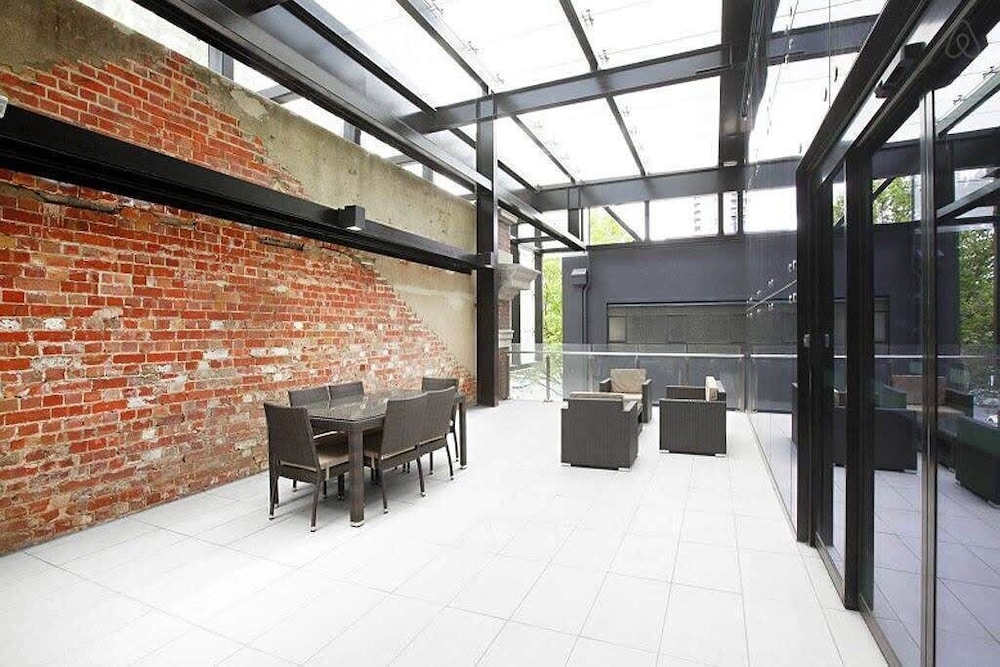 A Cozy & Stylish Studio Next to Southern Cross
