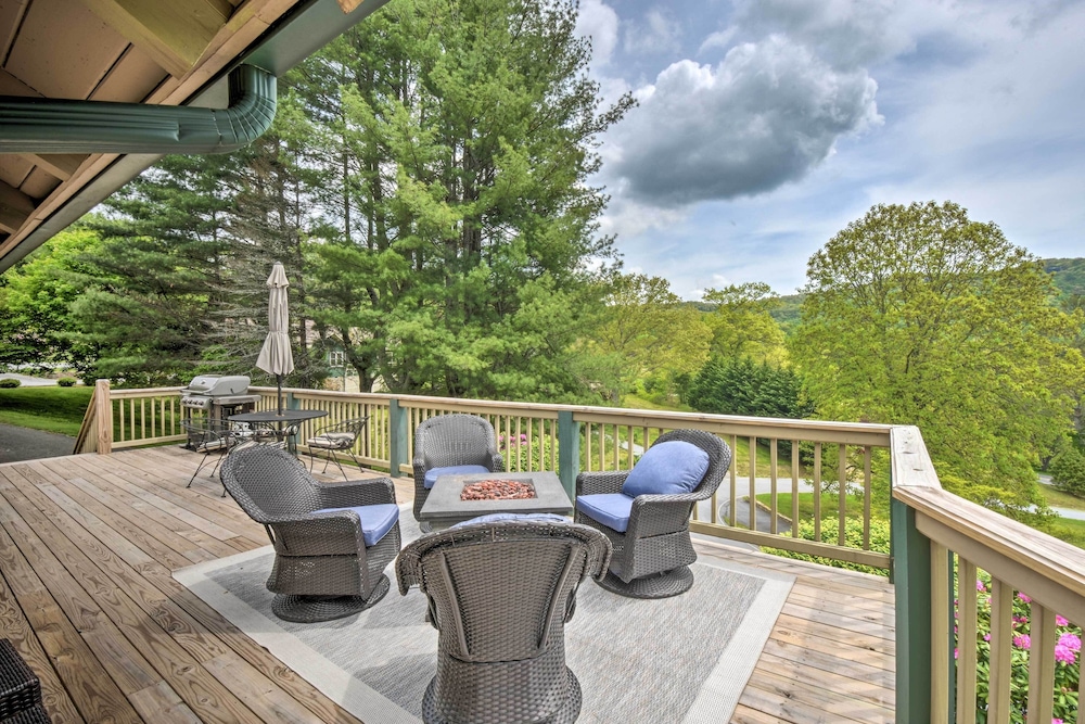 Serene Sky Valley Home w/ 180 Degree Mountain View