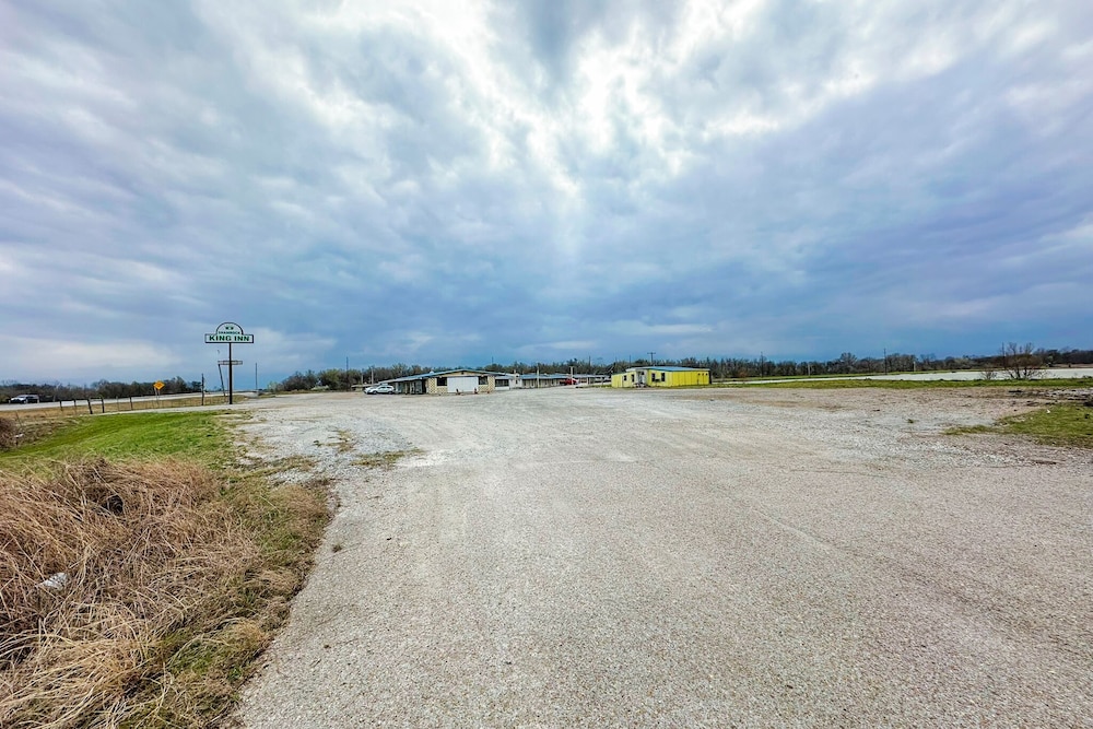 Shamrock Kings Inn By Oyo Marked Tree I-555