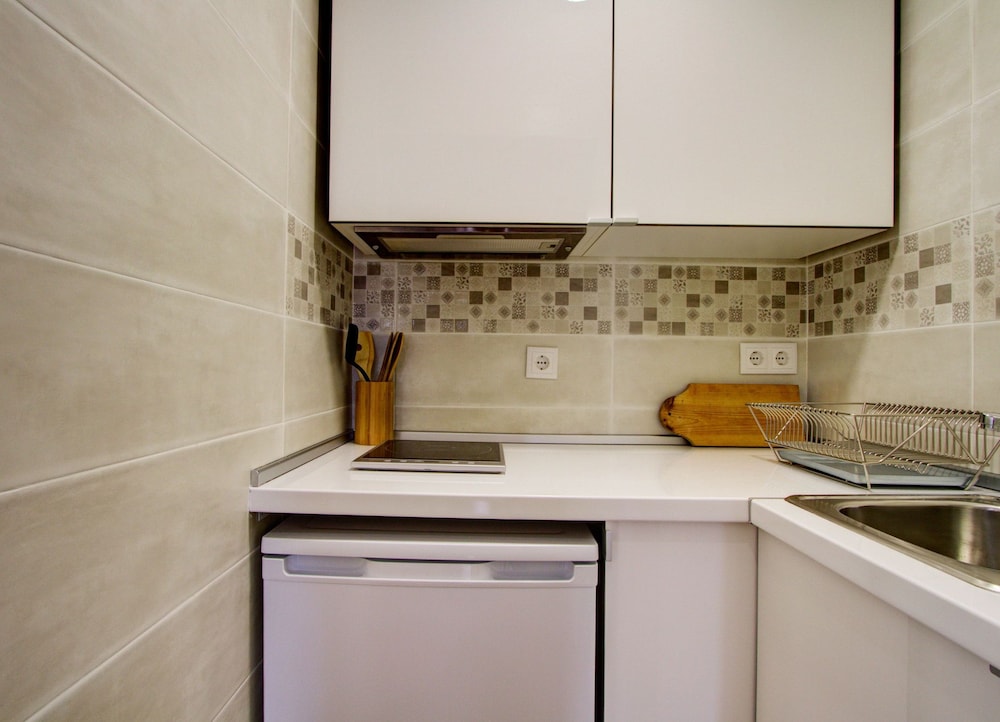 Cozy 1 Bed in the Heart of Alfama w Aircon