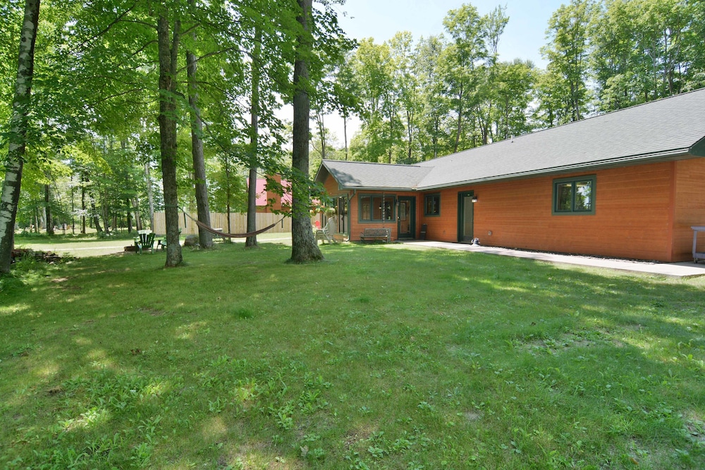 Namakagon Landing 4 Bedroom Home by RedAwning
