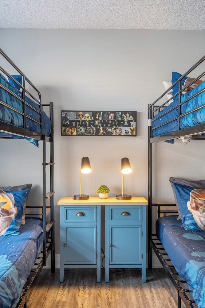 Heated Pool & Bathtub 4BR Near Disney
