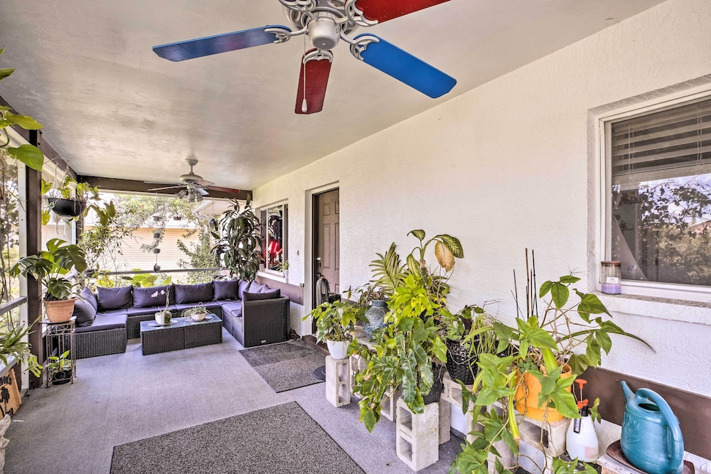 Updated Fort Myers Escape w/ Screened Lanai!
