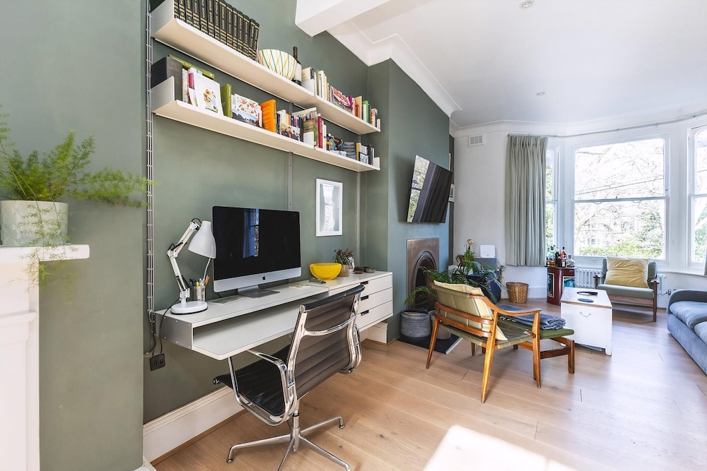 Leafy & Stylish Brixton Retreat