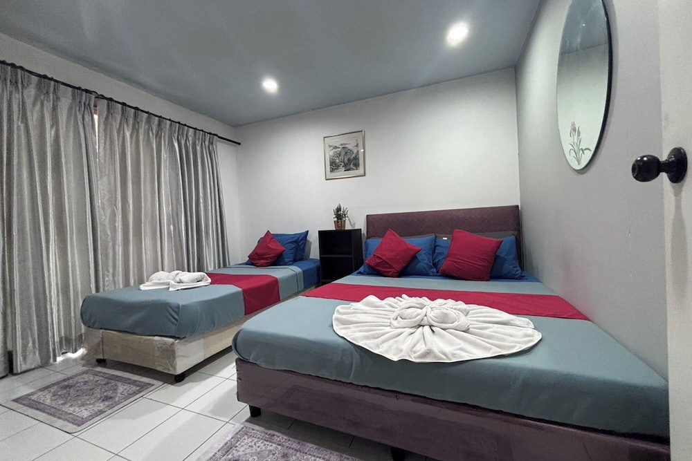 Love Bird Canalfront Villa Lounge Terrace Heated Pool pet Friendly