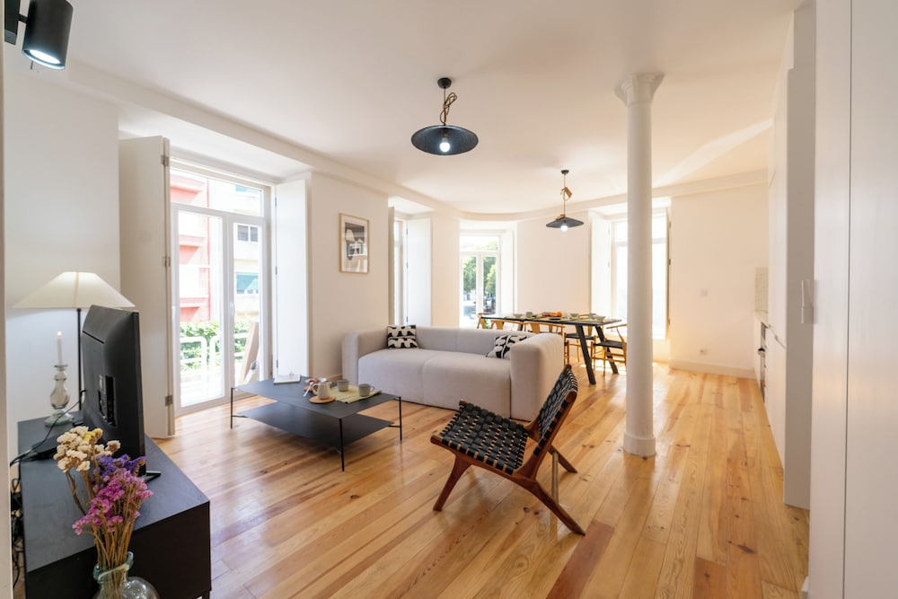 Sunny Lisbon Apartments by SoulPlaces