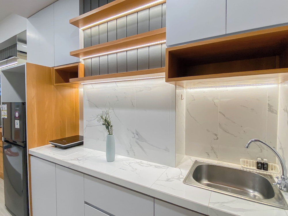 Chic And Cozy Studio At Apartment Transpark Cibubur