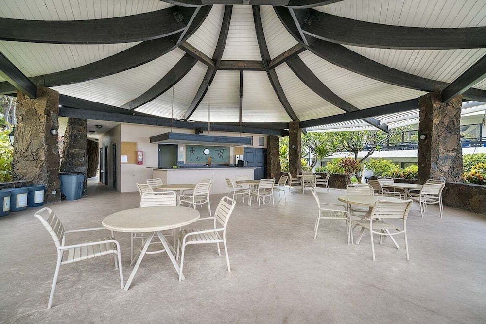 Great Location - Modern Island Condo - Vrkcv
