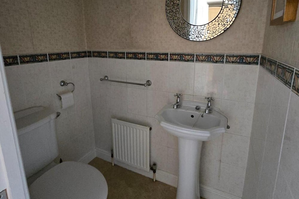 Spacious Central Home - Sleeps 7, Garden & Parking