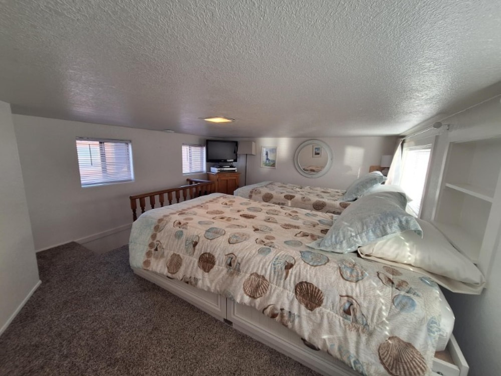 Oceanfront Cabin 10 Jacuzzi Breathtaking Views