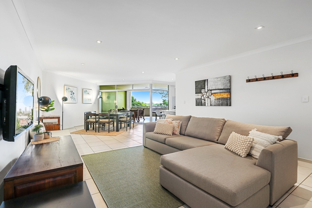 Lovely 3-bed With Alfresco Dining