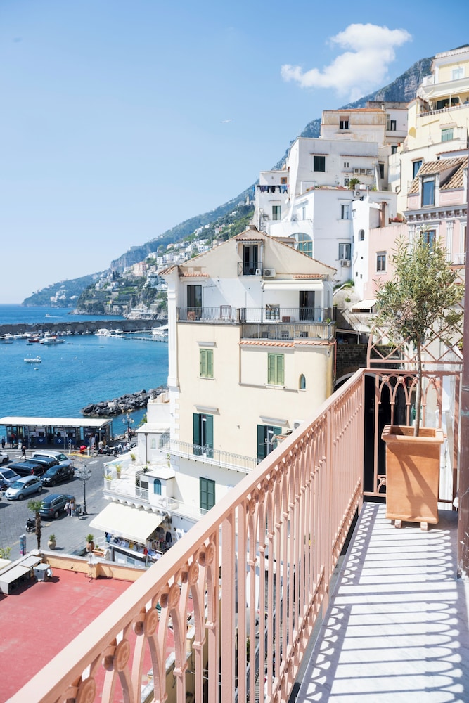 ABBRACCIO Amalfi Boutique Retreat