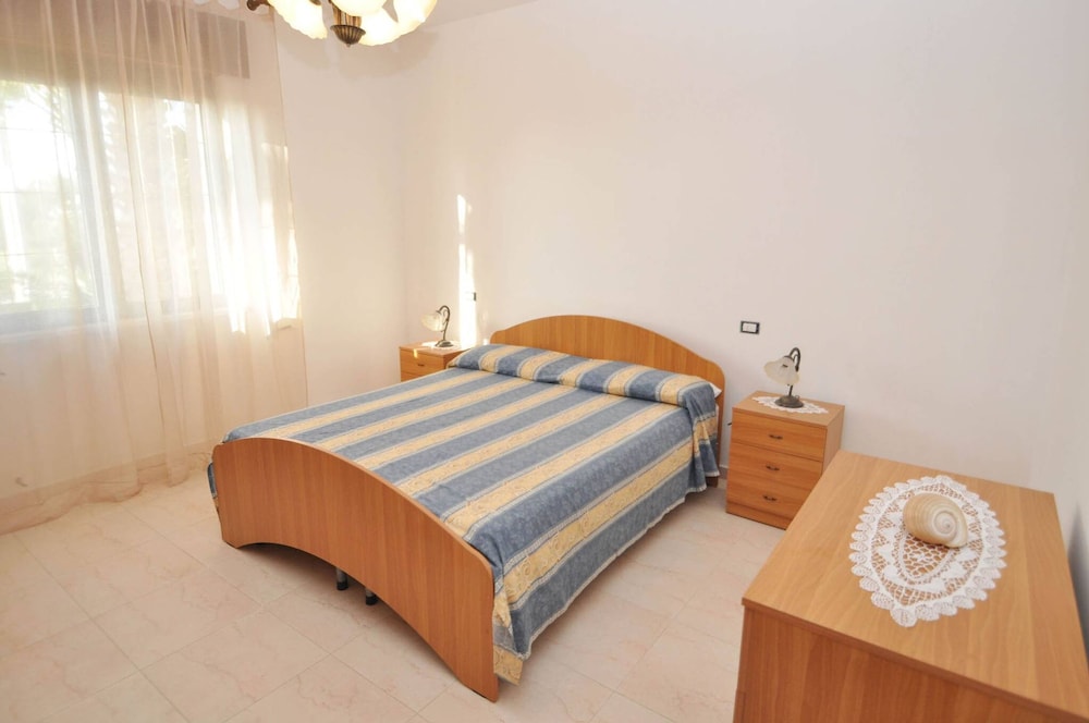 Villa Magnolia 1 Sleeps 8 Close to the sea