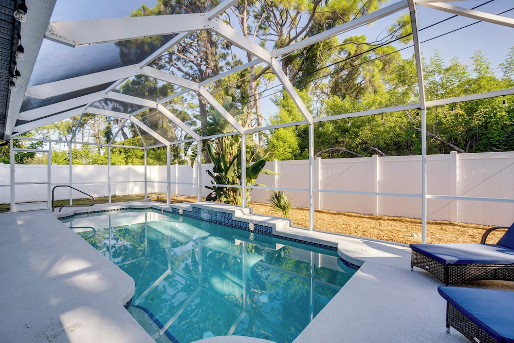 3 Mi to Manasota Key: Stylish Single-story Home!