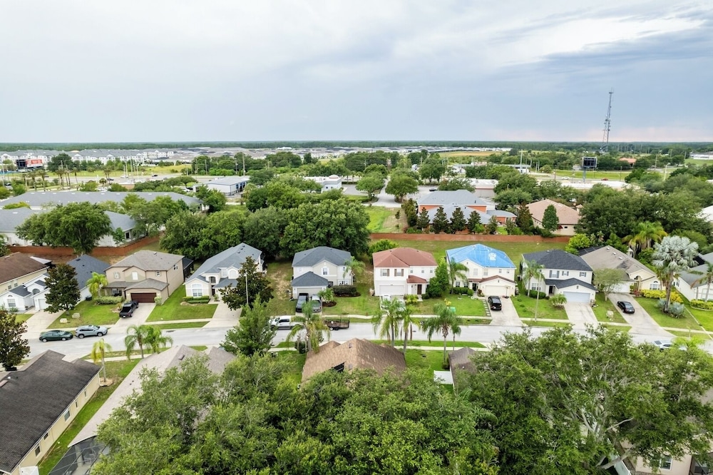 Private King BR + Pool Access Near Disney