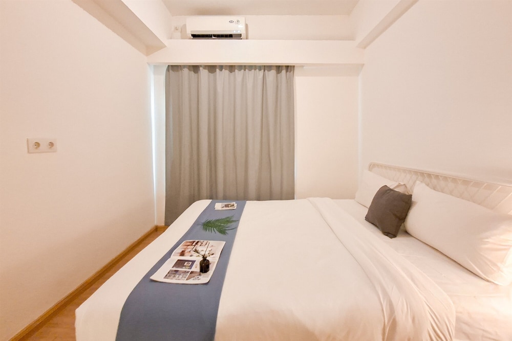 Cozy And Pool View 2Br At Sky House Bsd Apartment