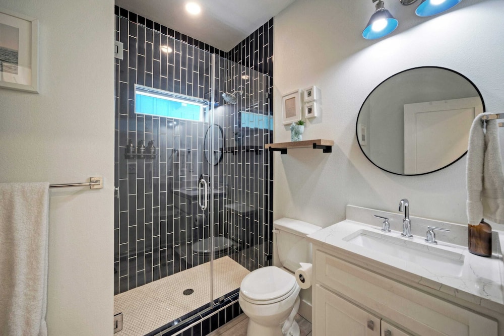 Sleeps 22 2 Homes w/ Private Pool + Patio Walkable Location, Golf Cart Zone