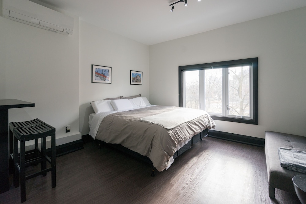 Applewood Suites - Queen West Studio - Image 2