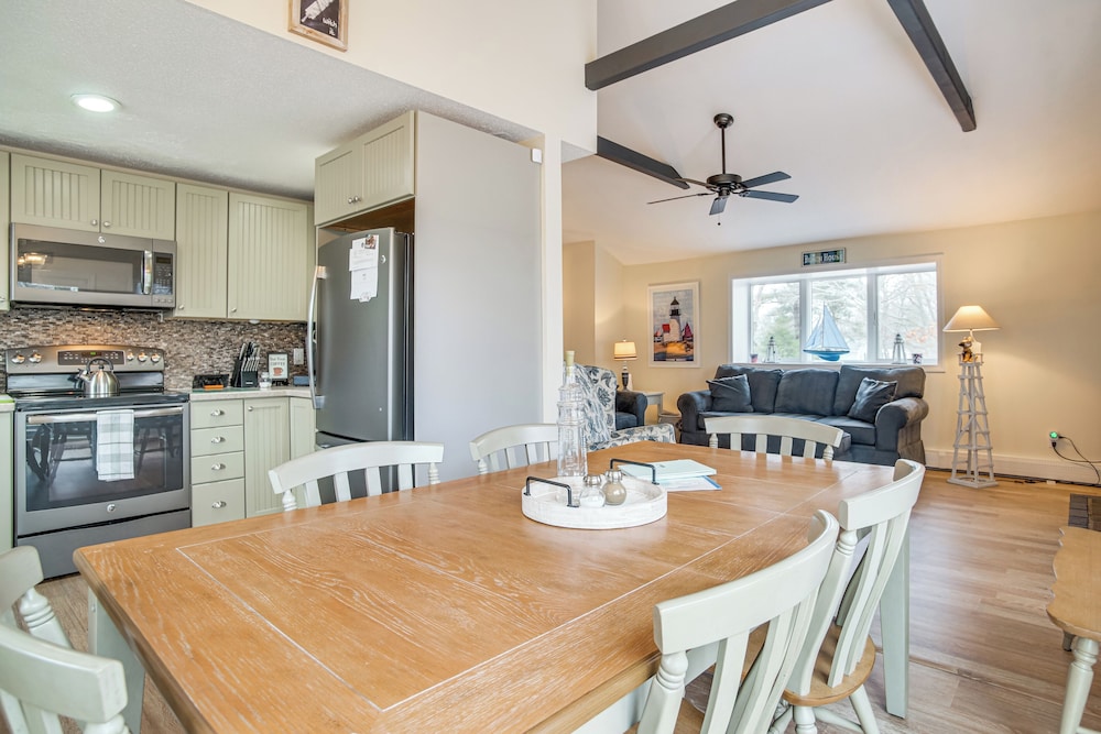 Near Beaches & Trails: Home in East Falmouth