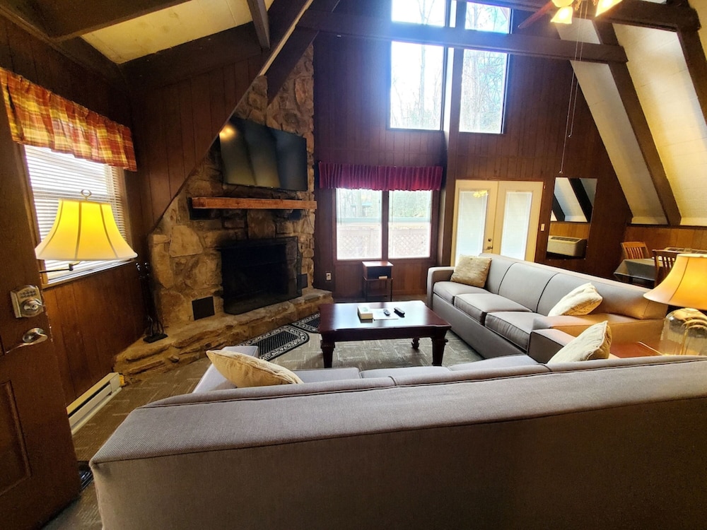 Mountain Getaway - Hidden Creek Chalet