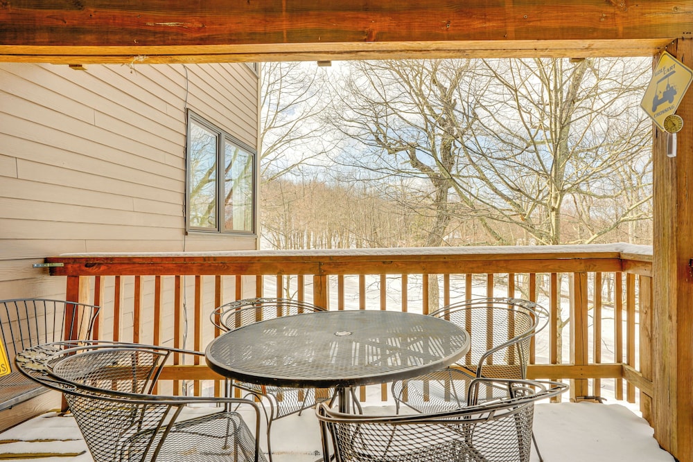 Wintergreen Resort Condo: Deck & Golf Course Views