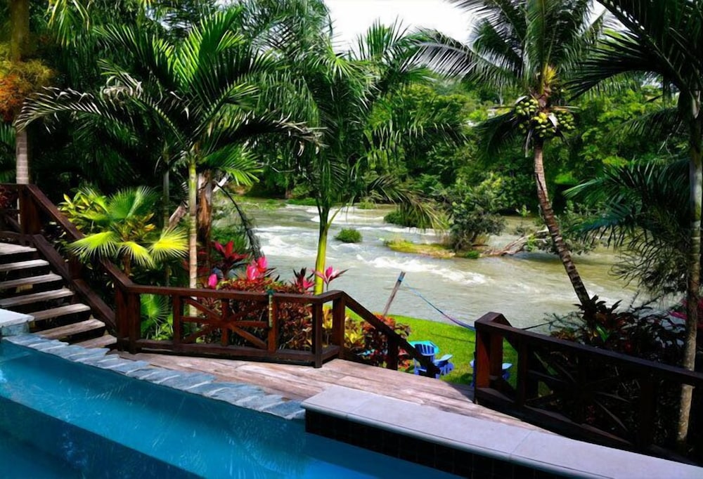Mahogany Hall Boutique Resort