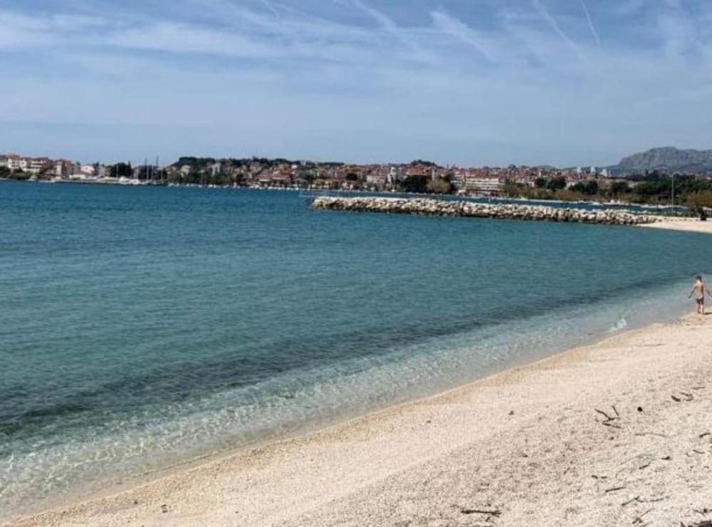 Luxury Apartment Ivo With Jacuzzi Near the Beach