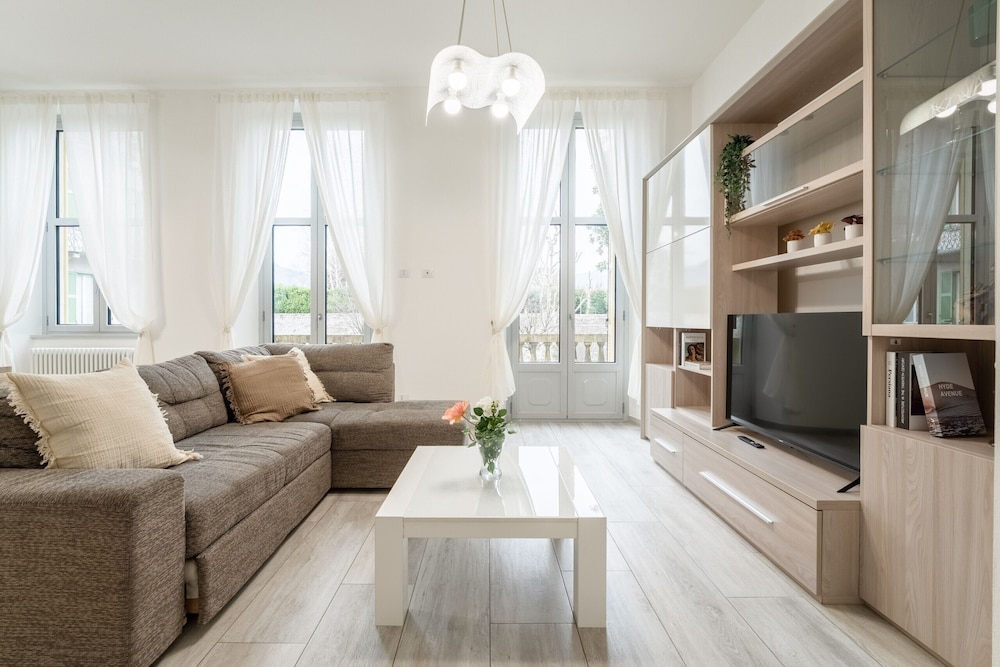 Mugiasca Modern Apartment by Wonderful Italy