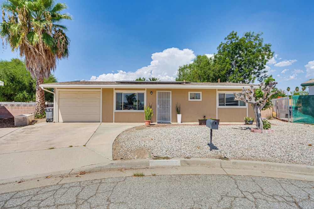 Hemet Retreat w/ Peak Views + 2 Saunas