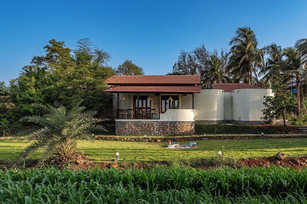 Cosmicstays Joshet Farmstay