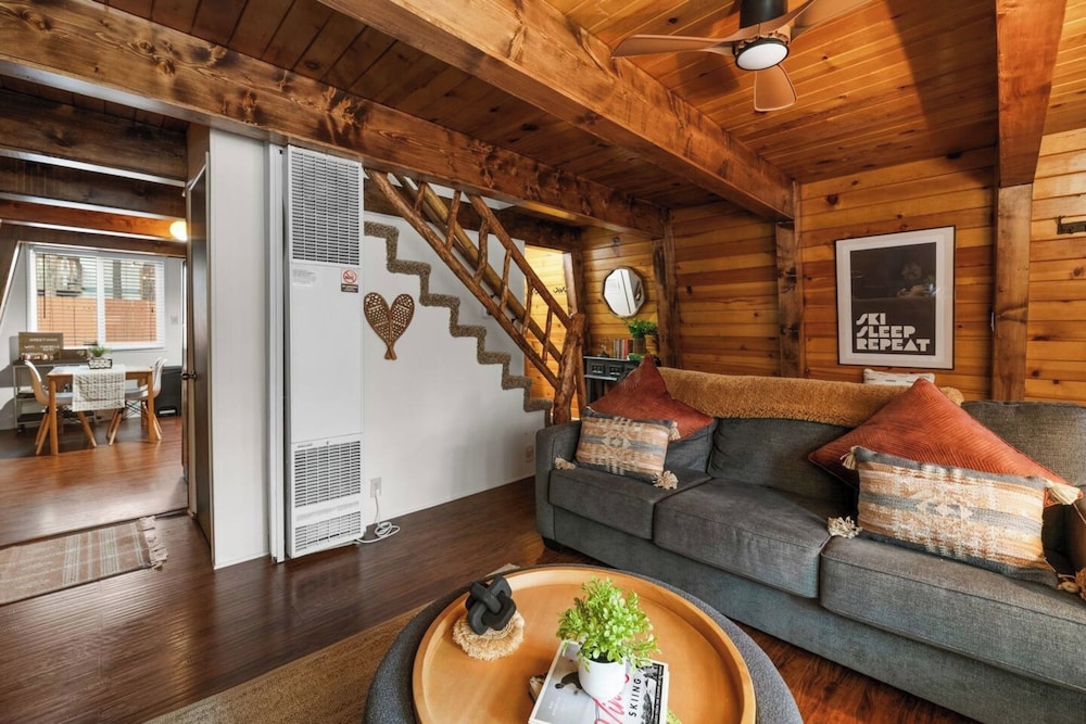 Moonridge Manor Cozy Retreat with Hottub