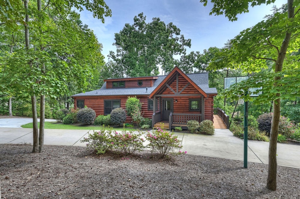 Bankhead Lodge by Avantstay Waterfront Log Cabin