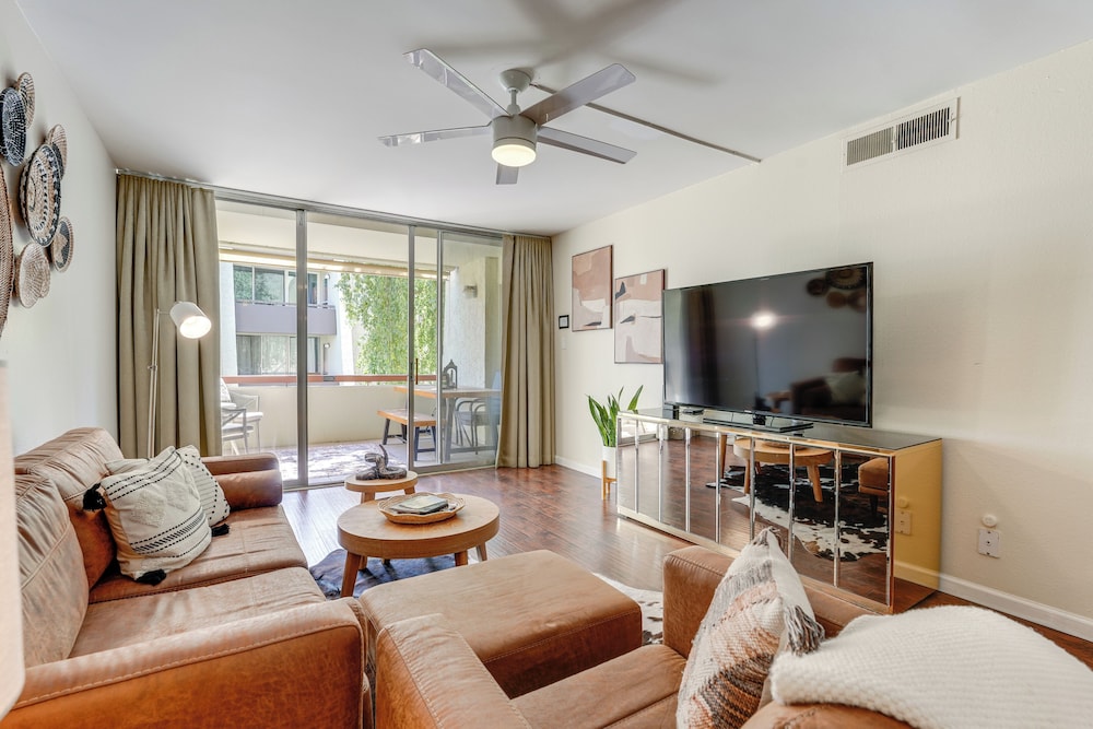 < 1 Mi to Old Town: Scottsdale Condo w/ Balcony