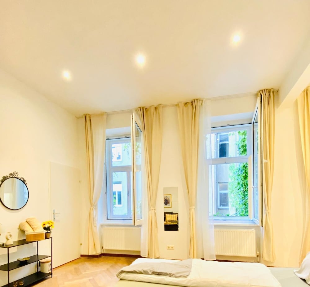 Bright and Spacious 2BR Flat Westbahnhof
