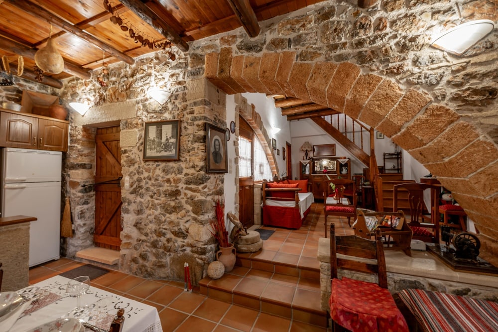 Agapi s Charming Retreat - Rustic Escape By Chania