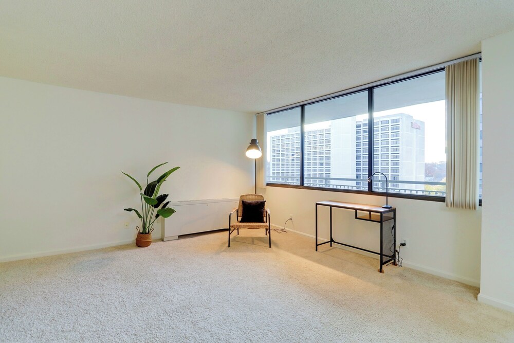 Close to Airport in Crystal City