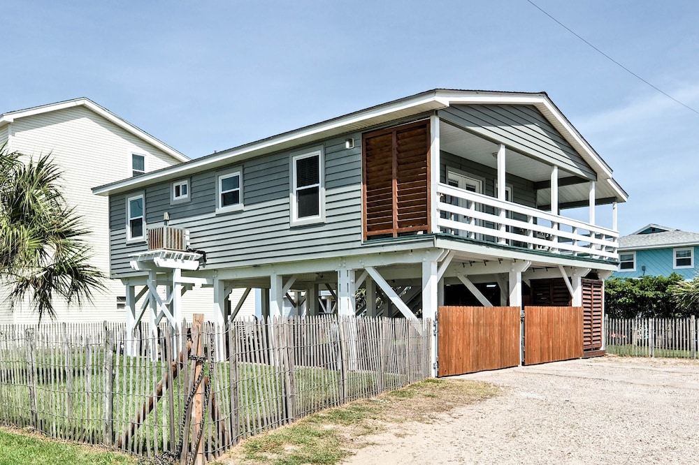 Pet-friendly Galveston Bungalow, Steps to Beach! view 3