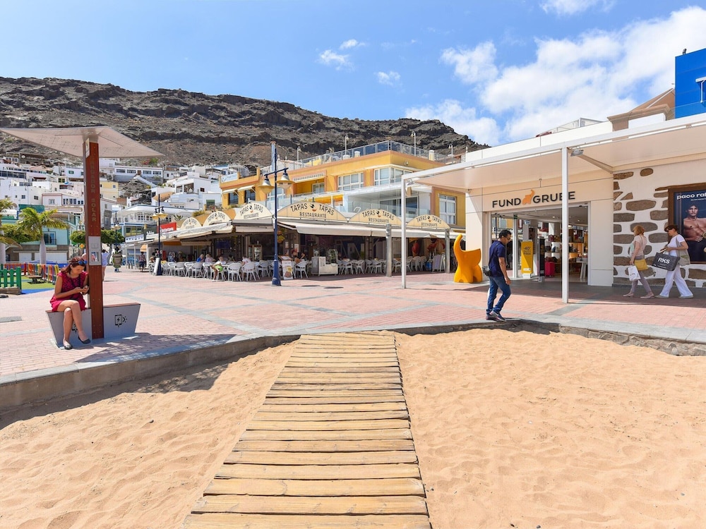 Apartment Mogan With Stunning Beach Views