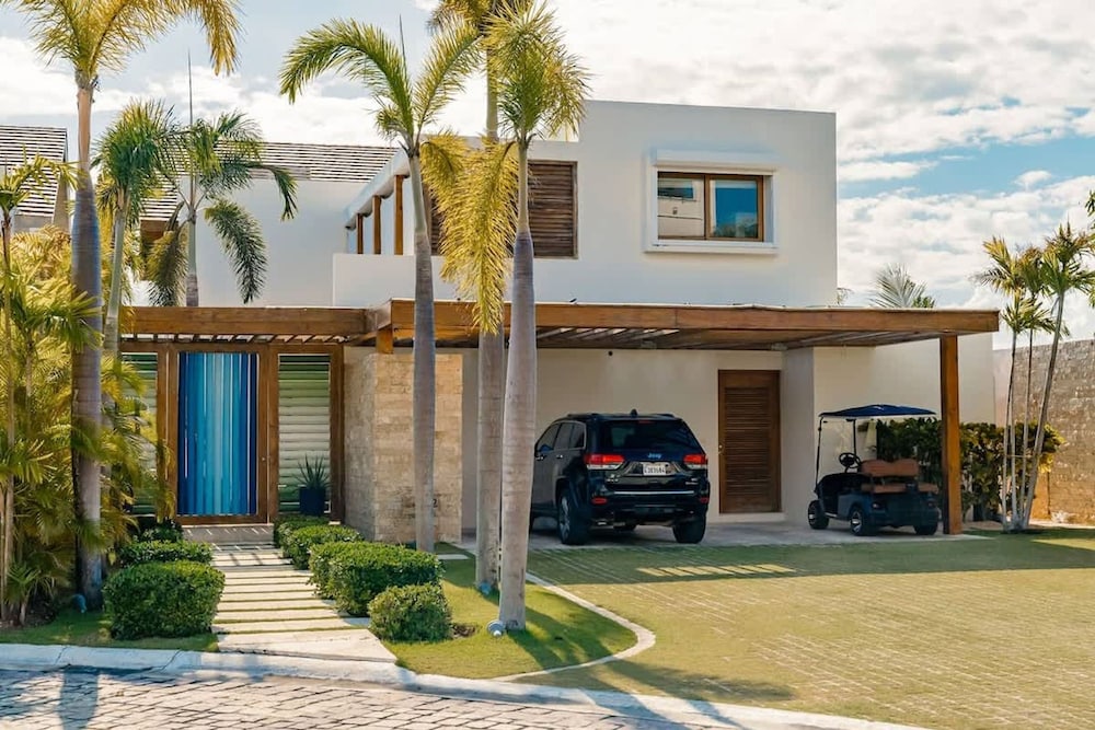 Dreamy 4BR Villa in Cap Cana s Marina