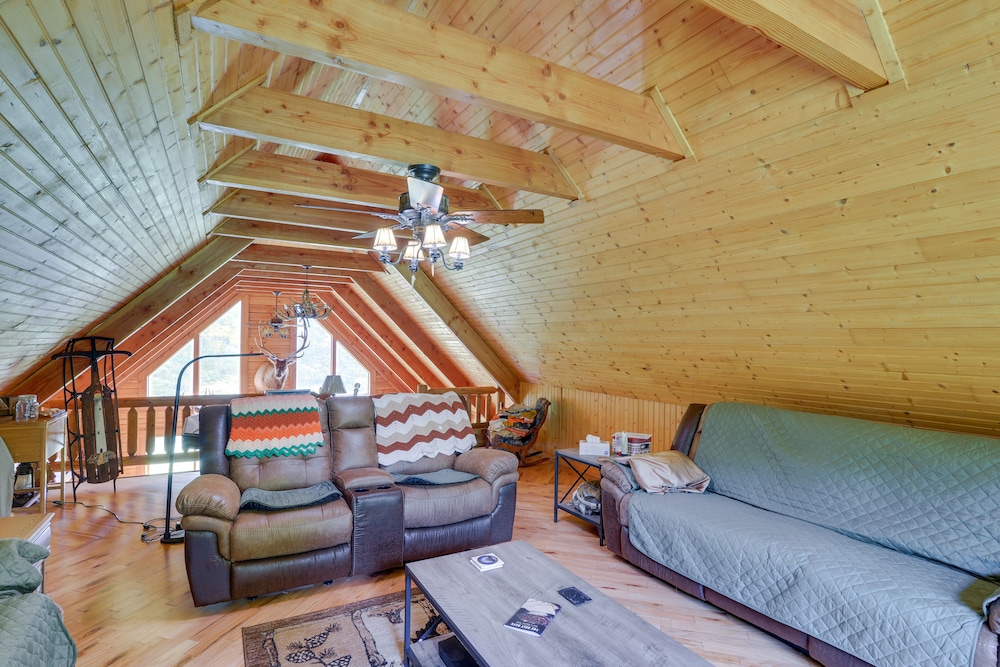 Serene Valley Bend Cabin Rental: 7 Private Acres! view 4