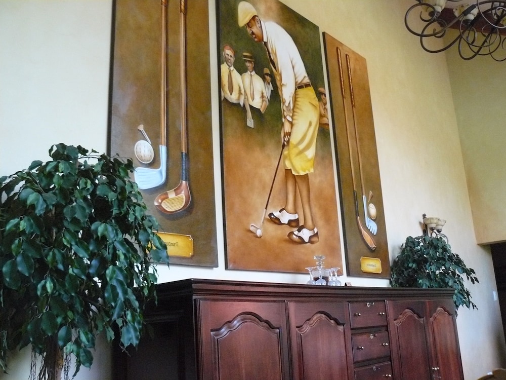 The Woodpecker Inn