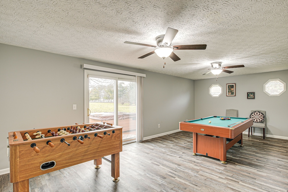Spacious Delaware Home w/ Game Room!